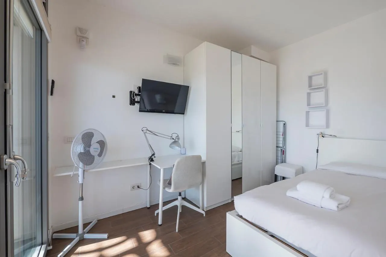 Luxury Apartment Near Linate Quintiliano 7 Milaan 0*,  Italië