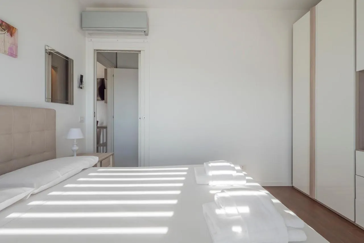 Luxury Apartment Near Linate Quintiliano 7 Milaan 0*,